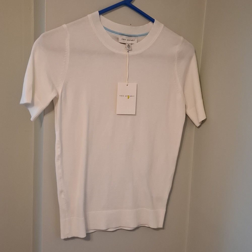 Free Assembly sz XS, pure white, short sleeve crew neck sweater.